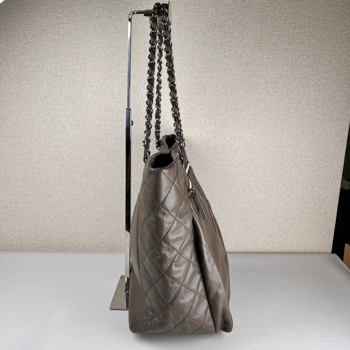 Chanel Gray Tote Bags A-19333