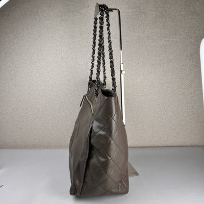 Chanel Gray Tote Bags A-19333