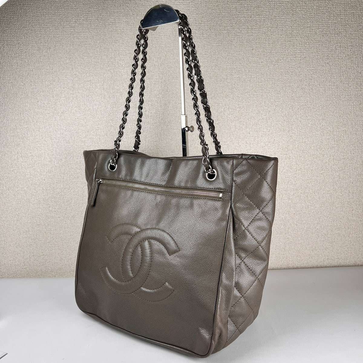 Chanel Gray Tote Bags A-19333