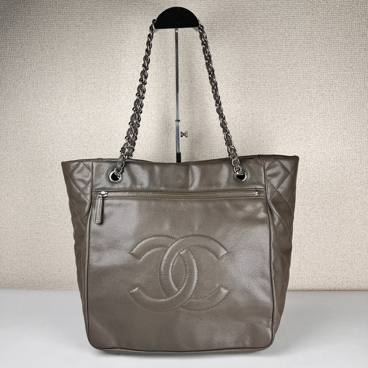 Chanel Gray Tote Bags A-19333