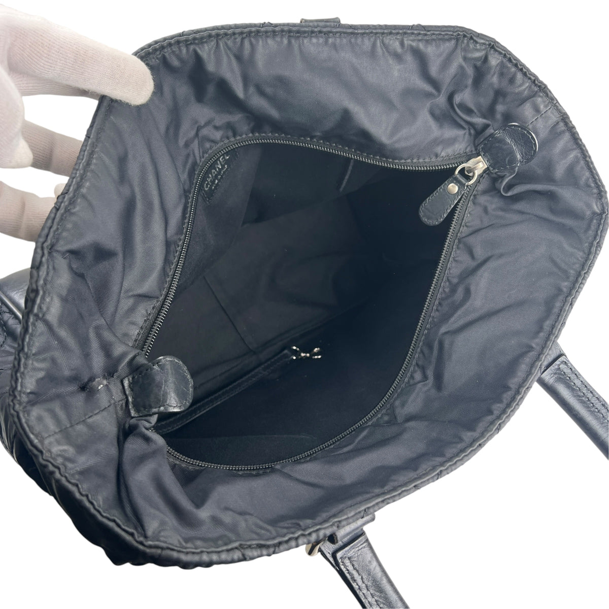 Chanel Black Tote Bags A-19363