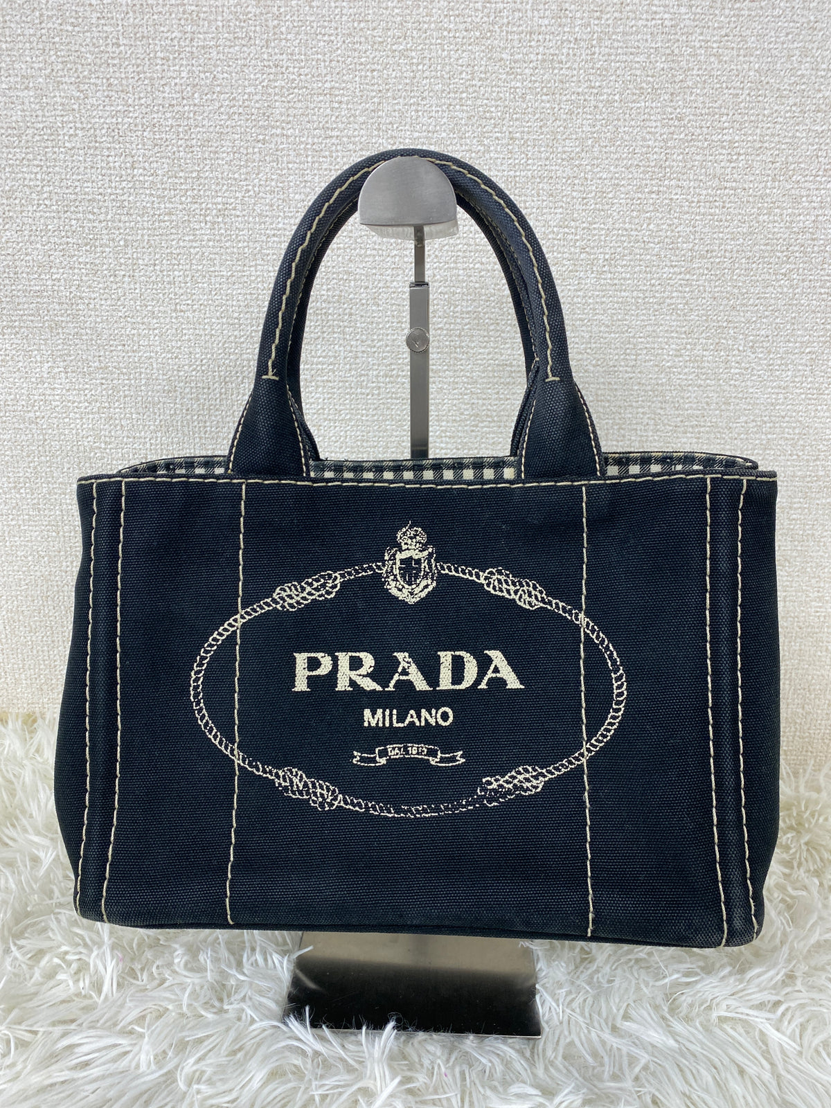 Prada Black Tote Bags A-19374