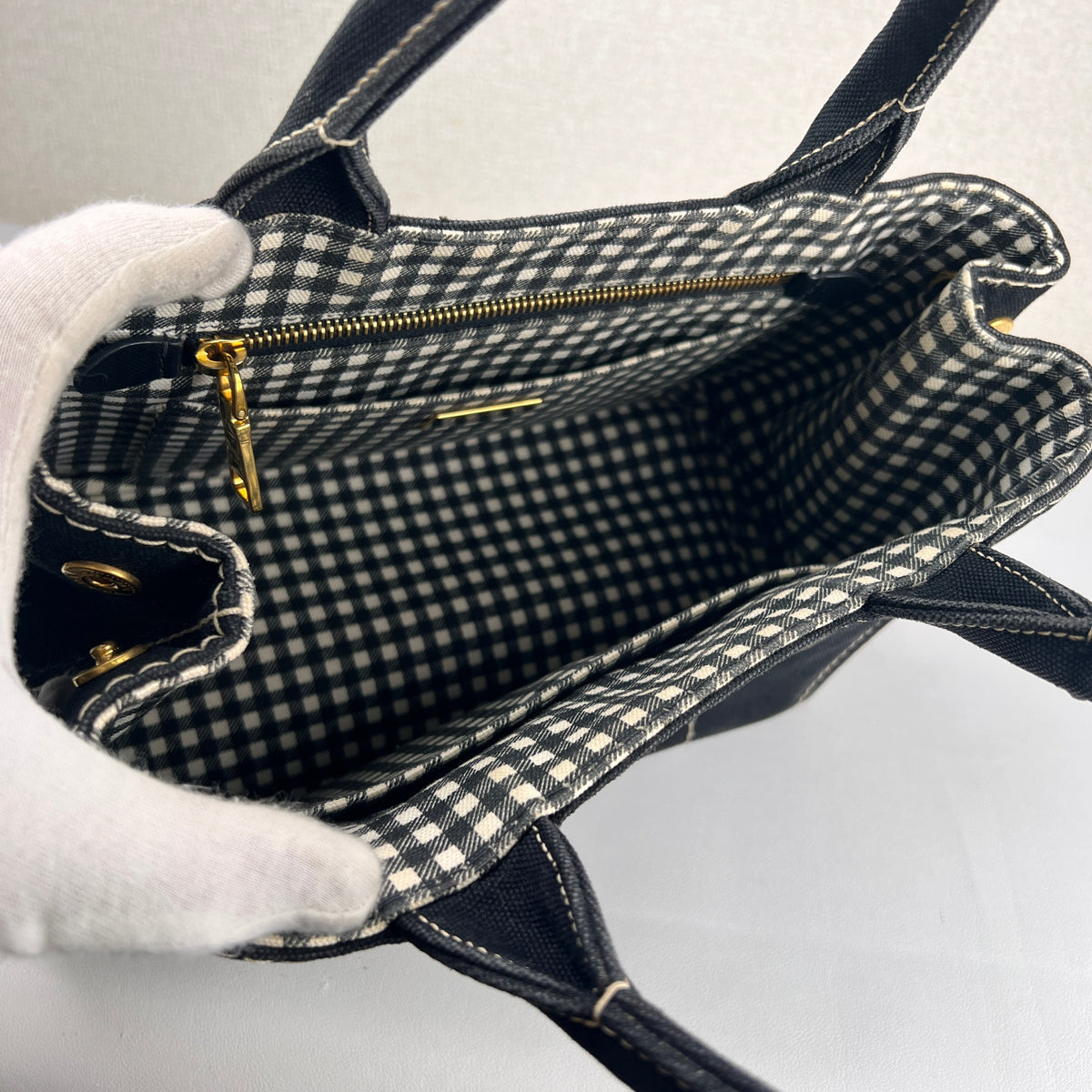 Prada Black Tote Bags A-19374