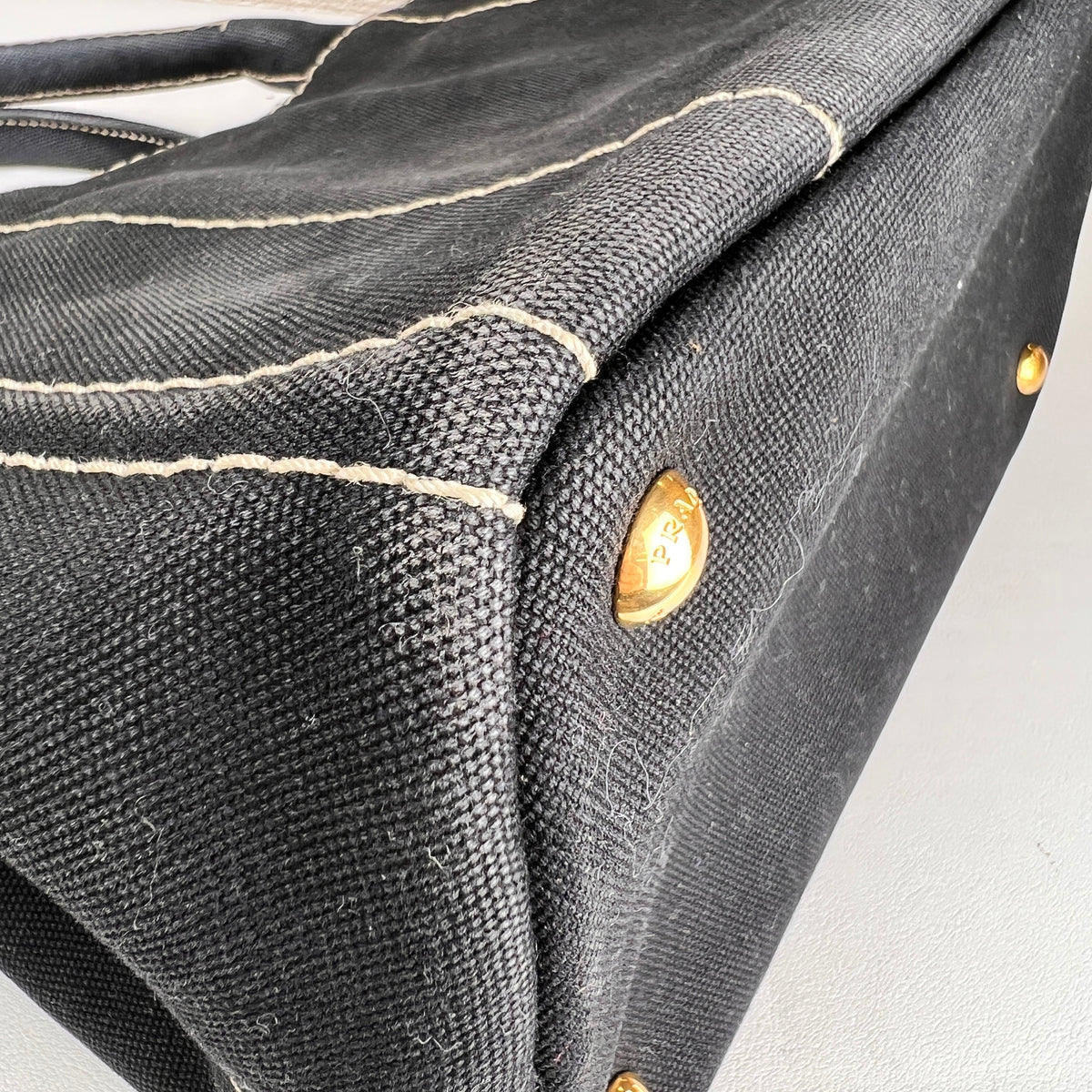 Prada Black Tote Bags A-19374