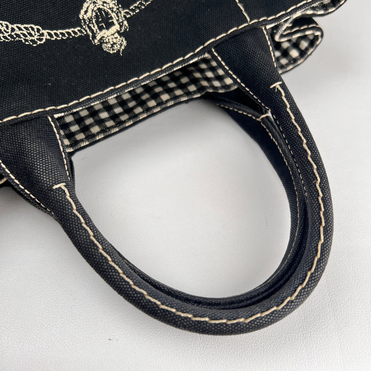 Prada Black Tote Bags A-19374
