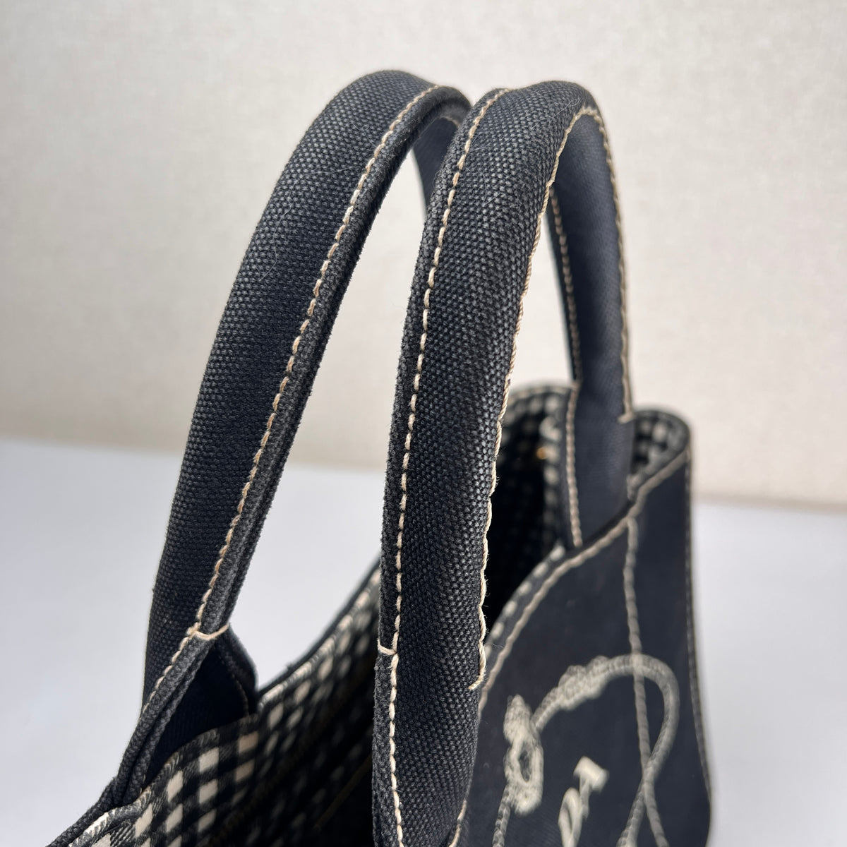 Prada Black Tote Bags A-19374
