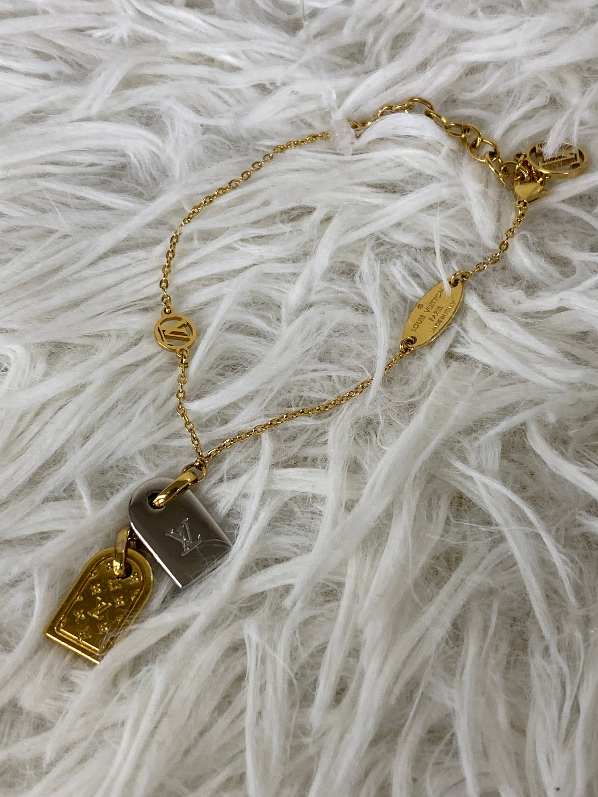 Louis Vuitton Gold Small goods A-19390