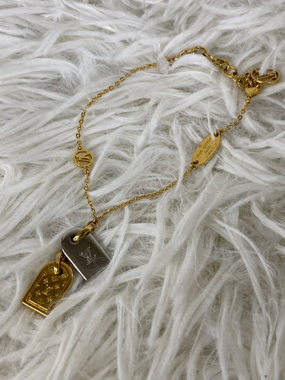 Louis Vuitton Gold Small goods A-19390