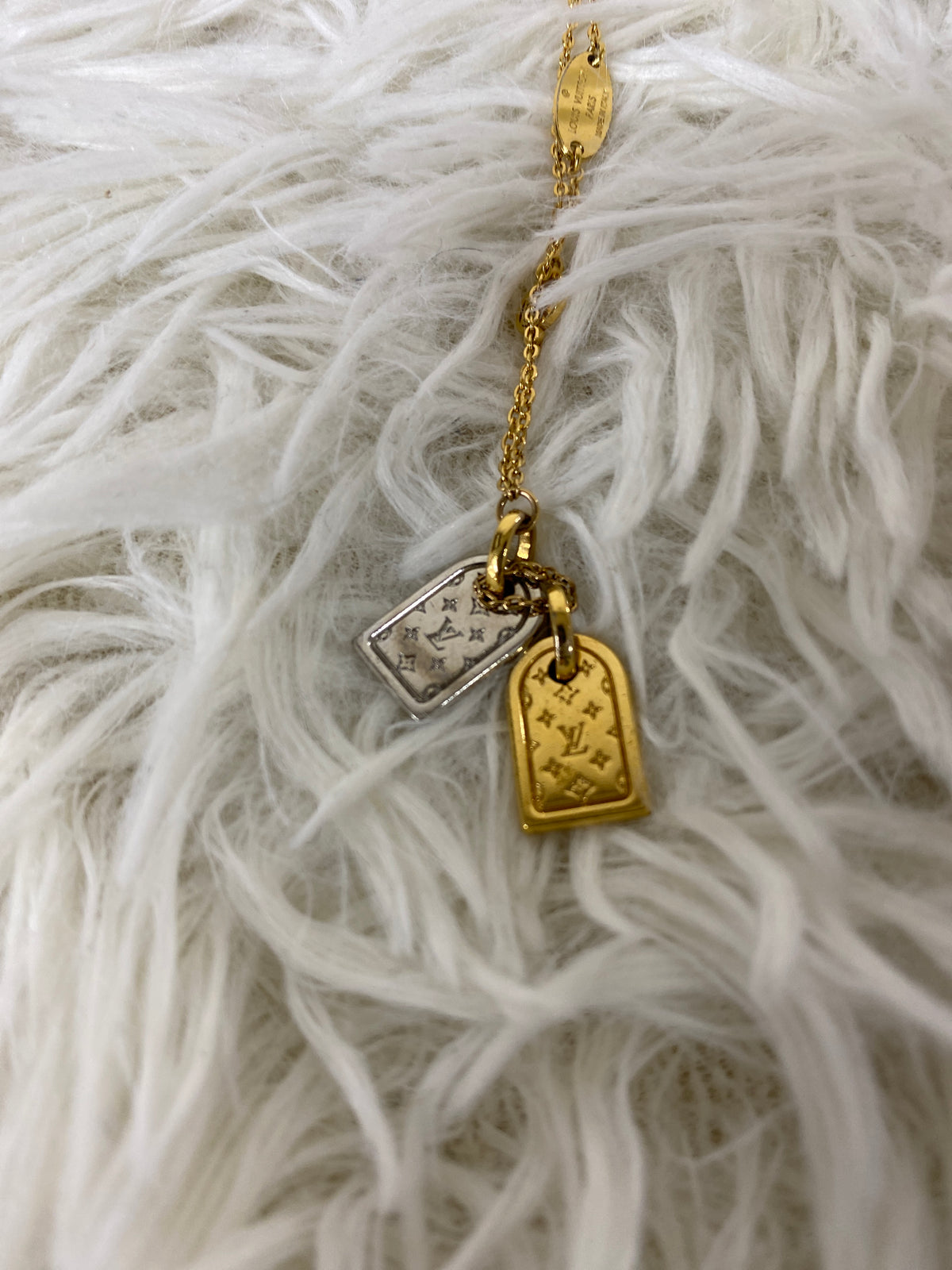 Louis Vuitton Gold Small goods A-19390