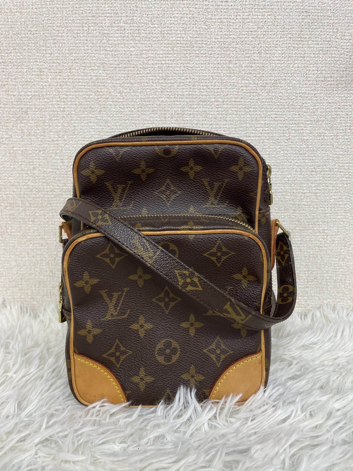 Louis Vuitton Brown Shoulder Bags A-19416
