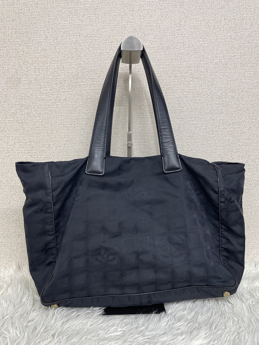Chanel Black Tote Bags A-19429