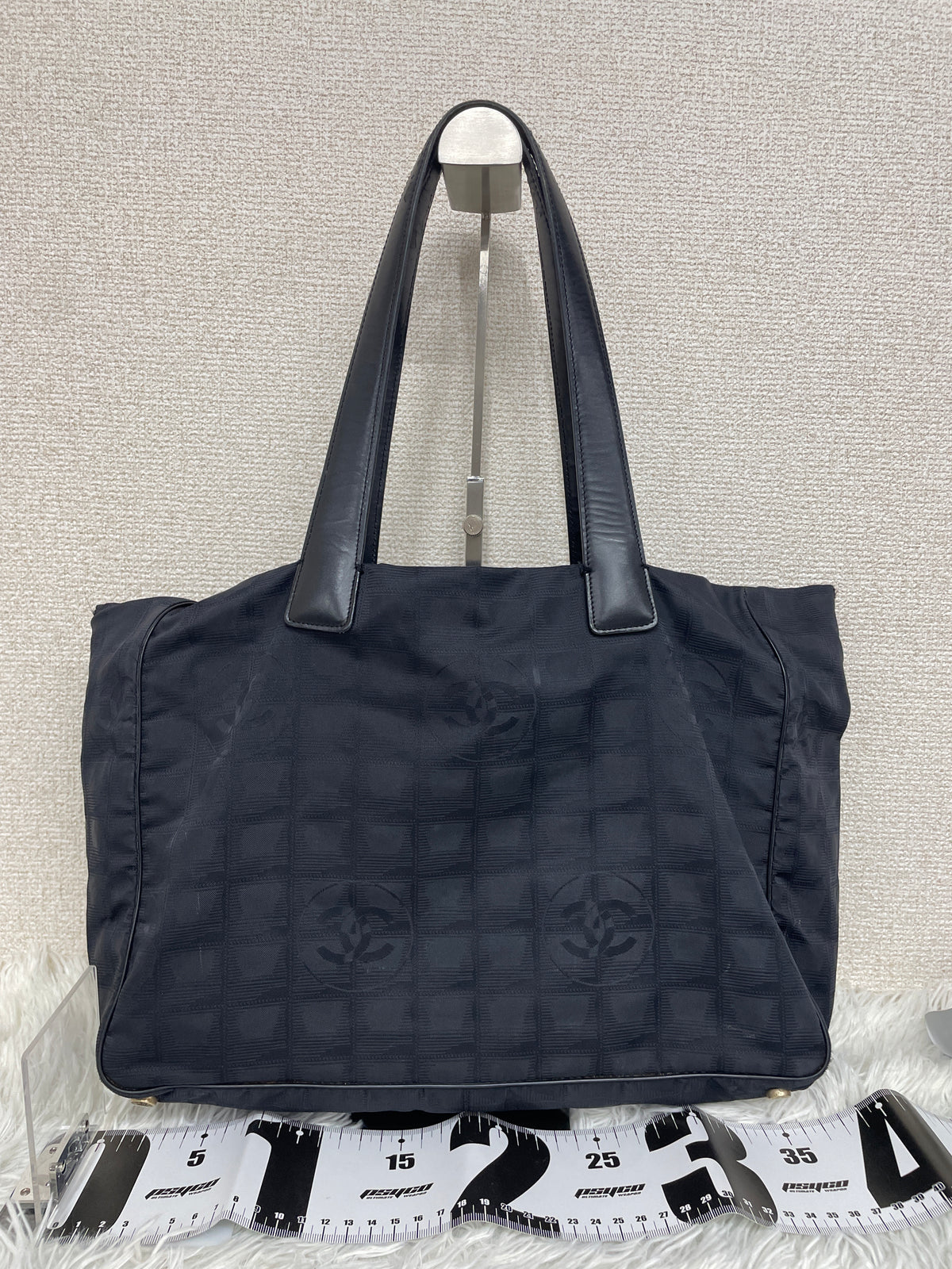 Chanel Black Tote Bags A-19429