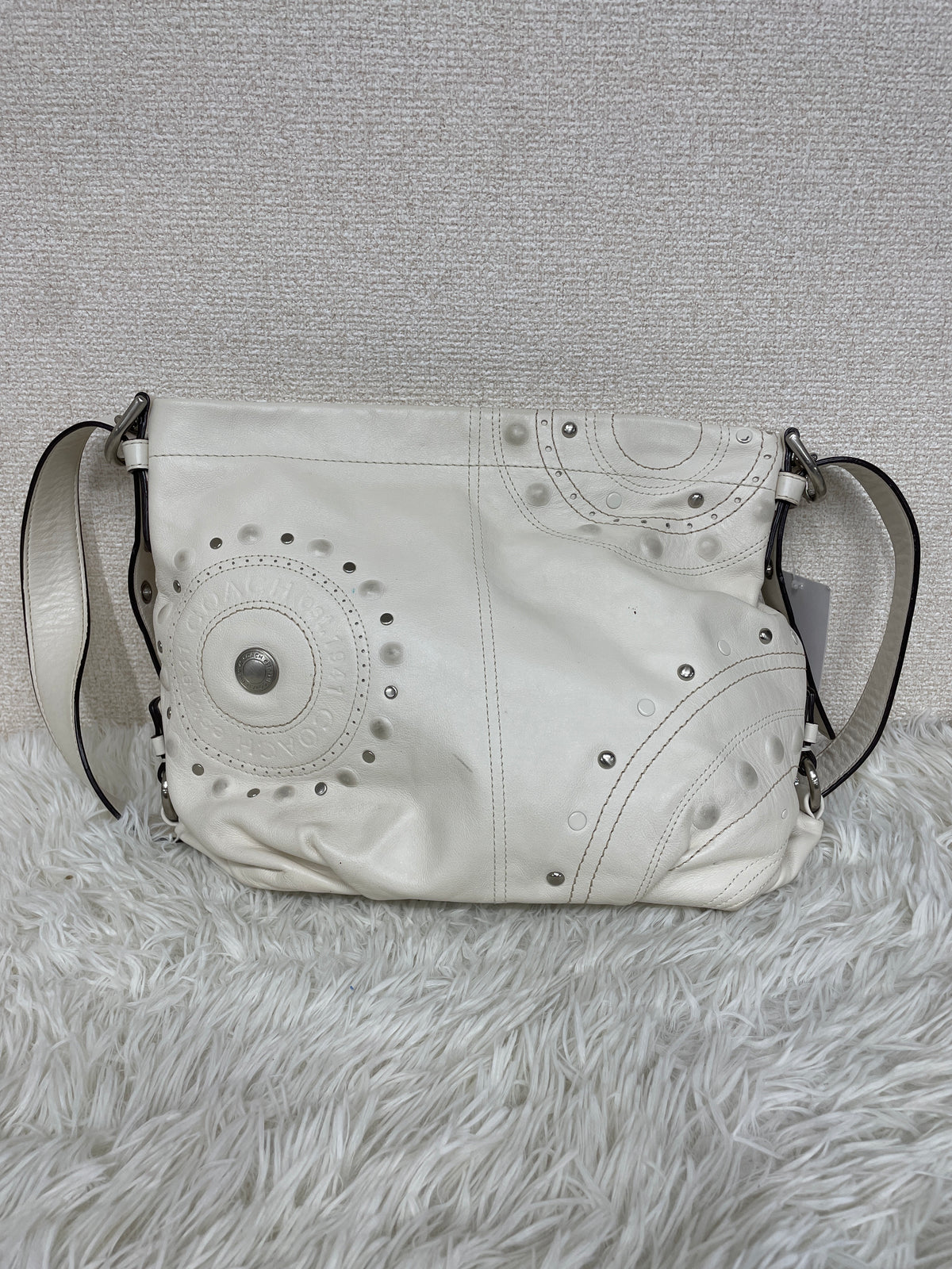 Coach White Shoulder Bags A-19505