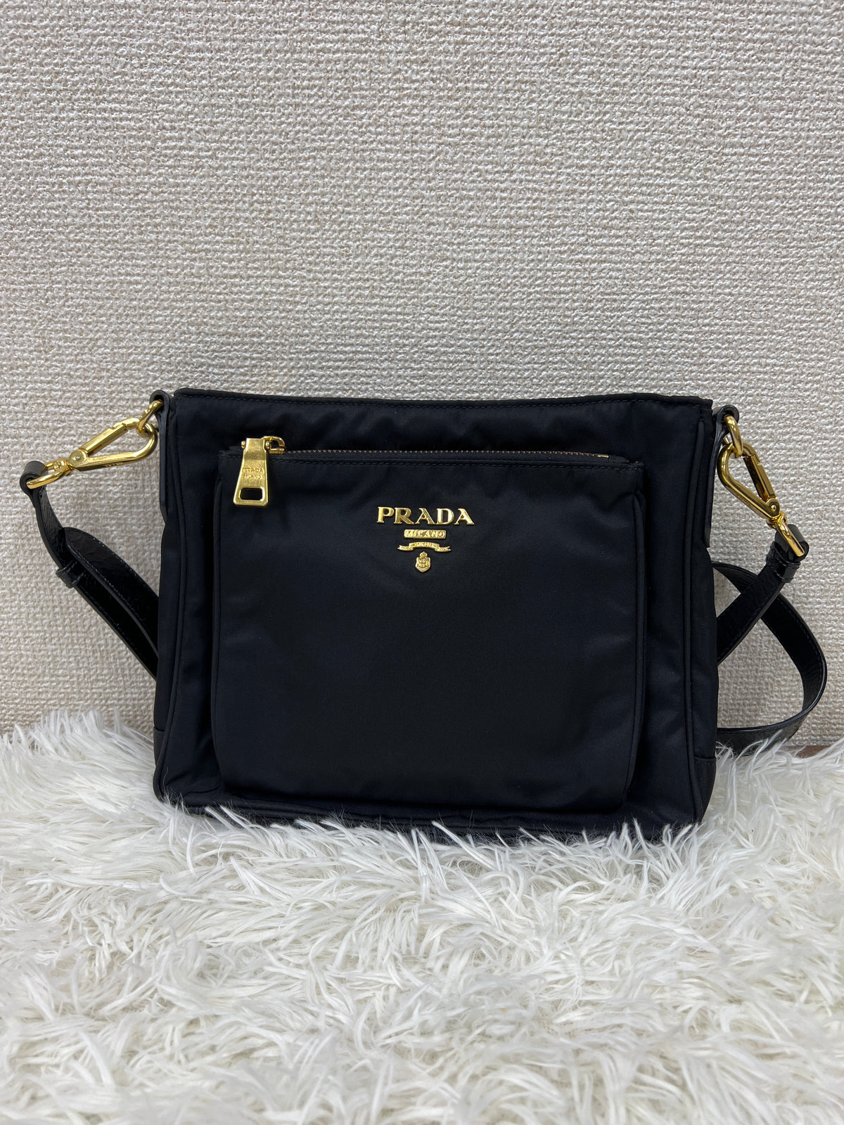 Prada Black Shoulder Bags A-19549