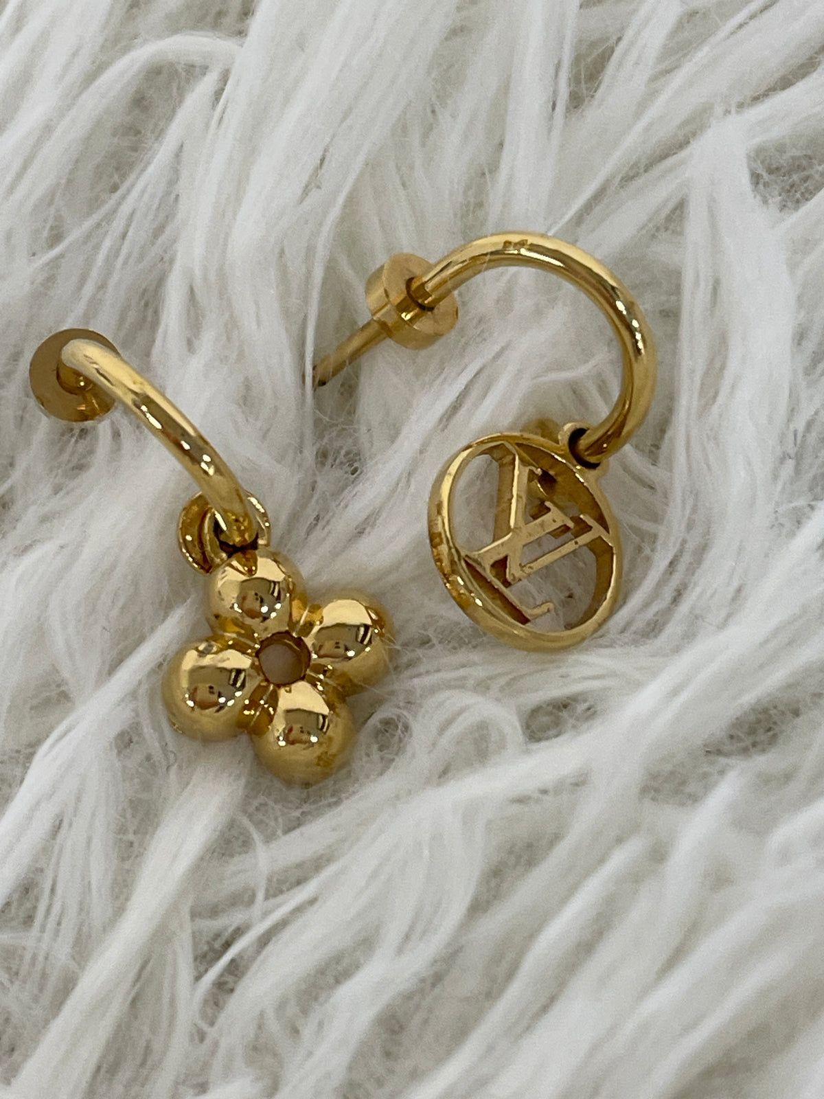 Louis Vuitton Gold Earrings A-19626