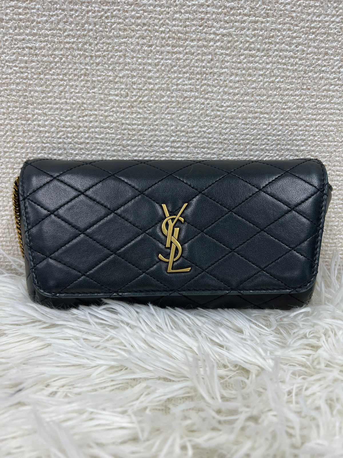 Saint Laurent Black Shoulder Bags A-19641