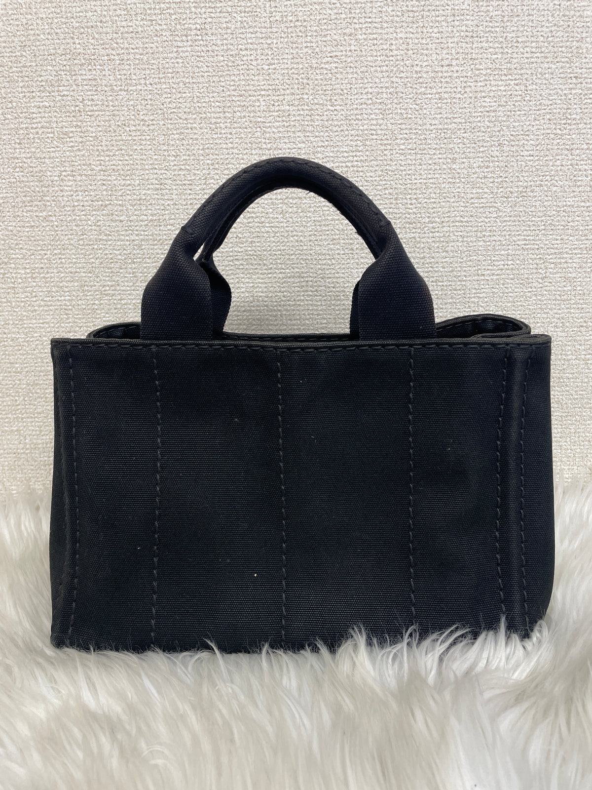 Prada Black Tote Bags A-19697