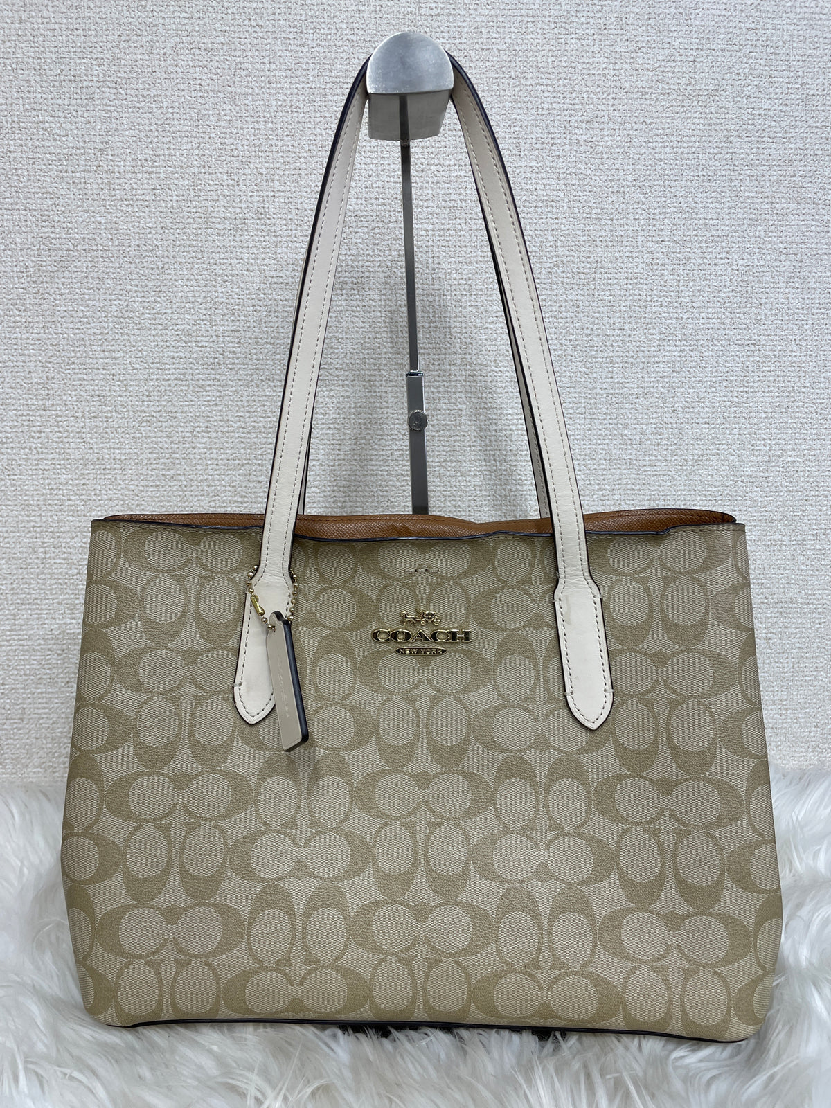 Coach Tote Bags A-19704