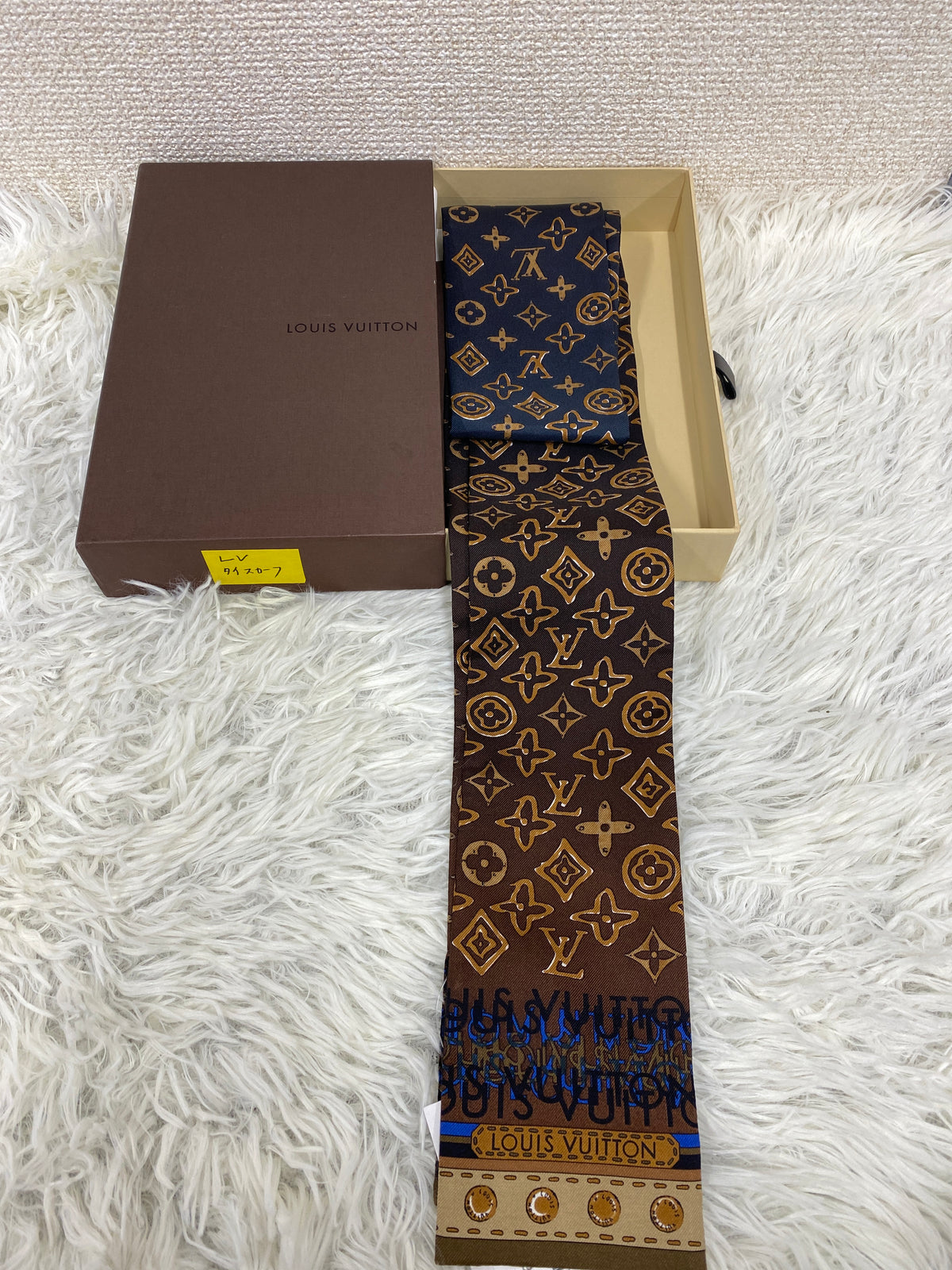Louis Vuitton Brown Scarves A-19730