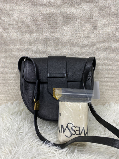 Saint Laurent Black Shoulder Bags A-19735