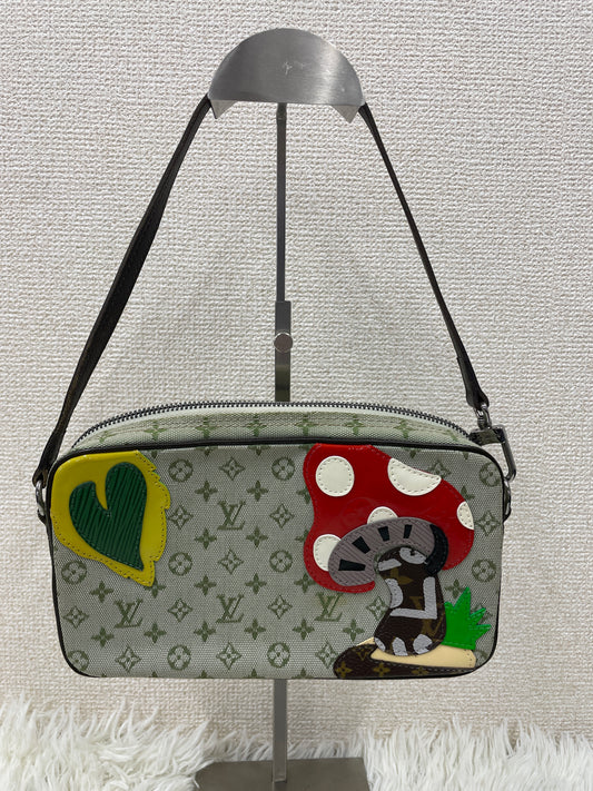 Louis Vuitton Green Pouches A-19774