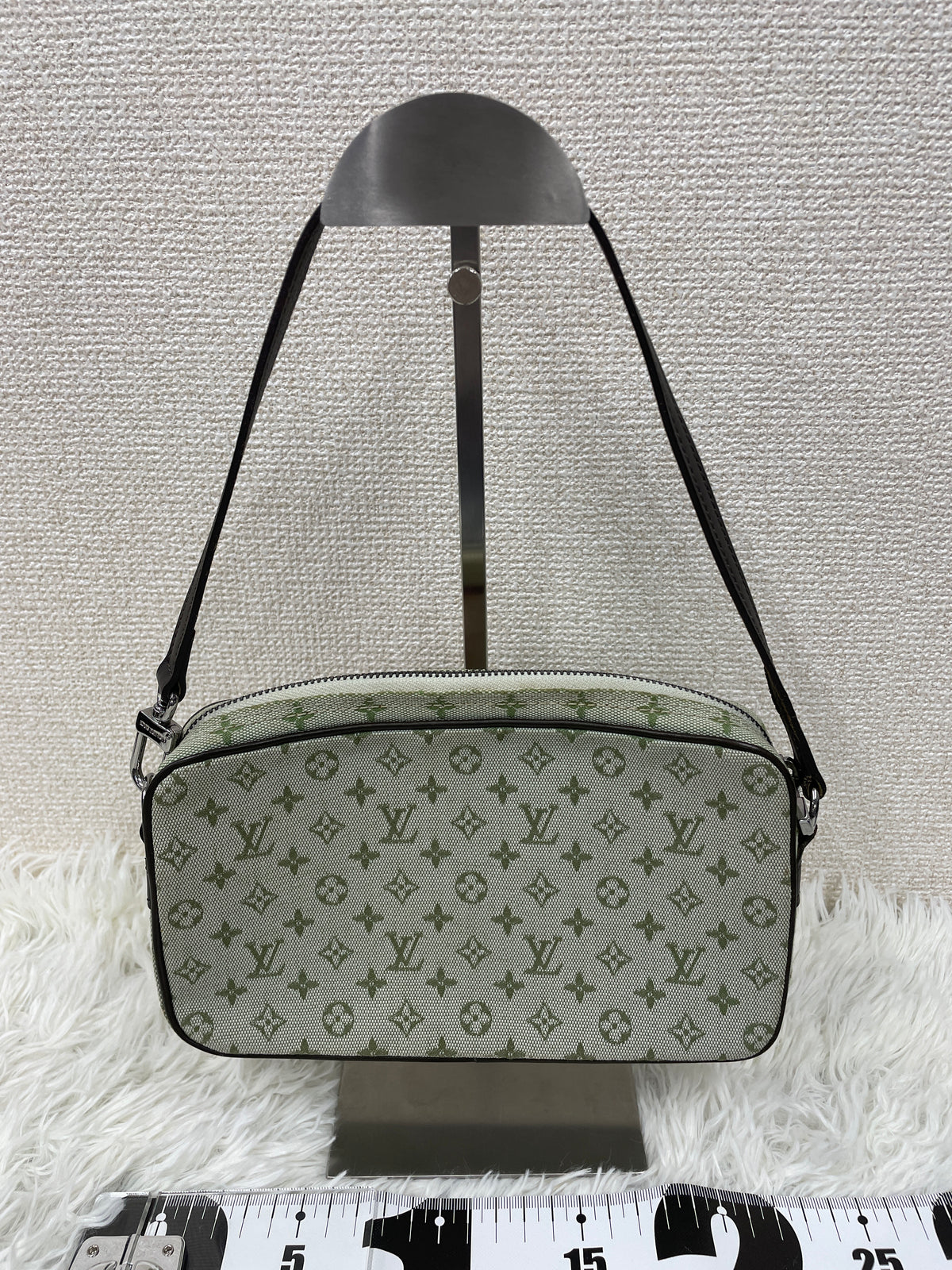 Louis Vuitton Green Pouches A-19774