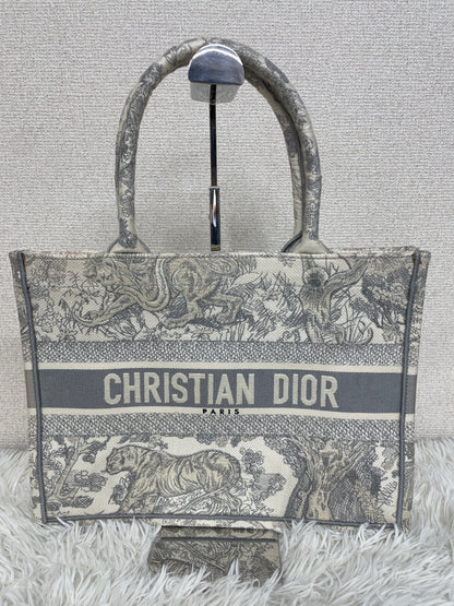 Dior White Tote Bags A-19830