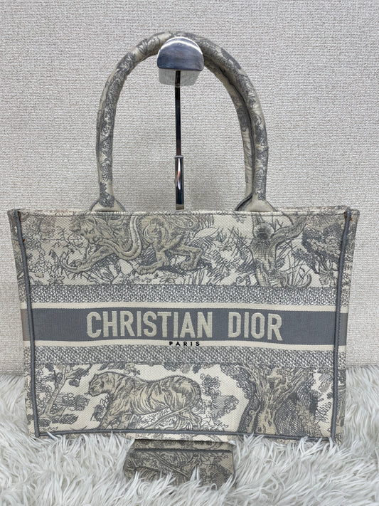 Dior White Tote Bags A-19830