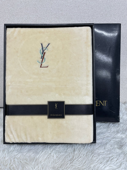 Saint Laurent White A-19914