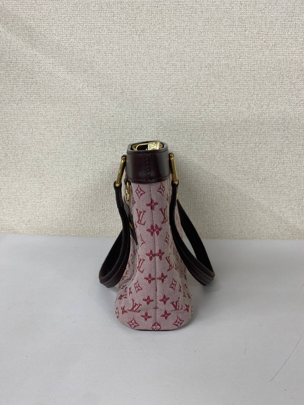Louis Vuitton Pink Shoulder Bags A-17820