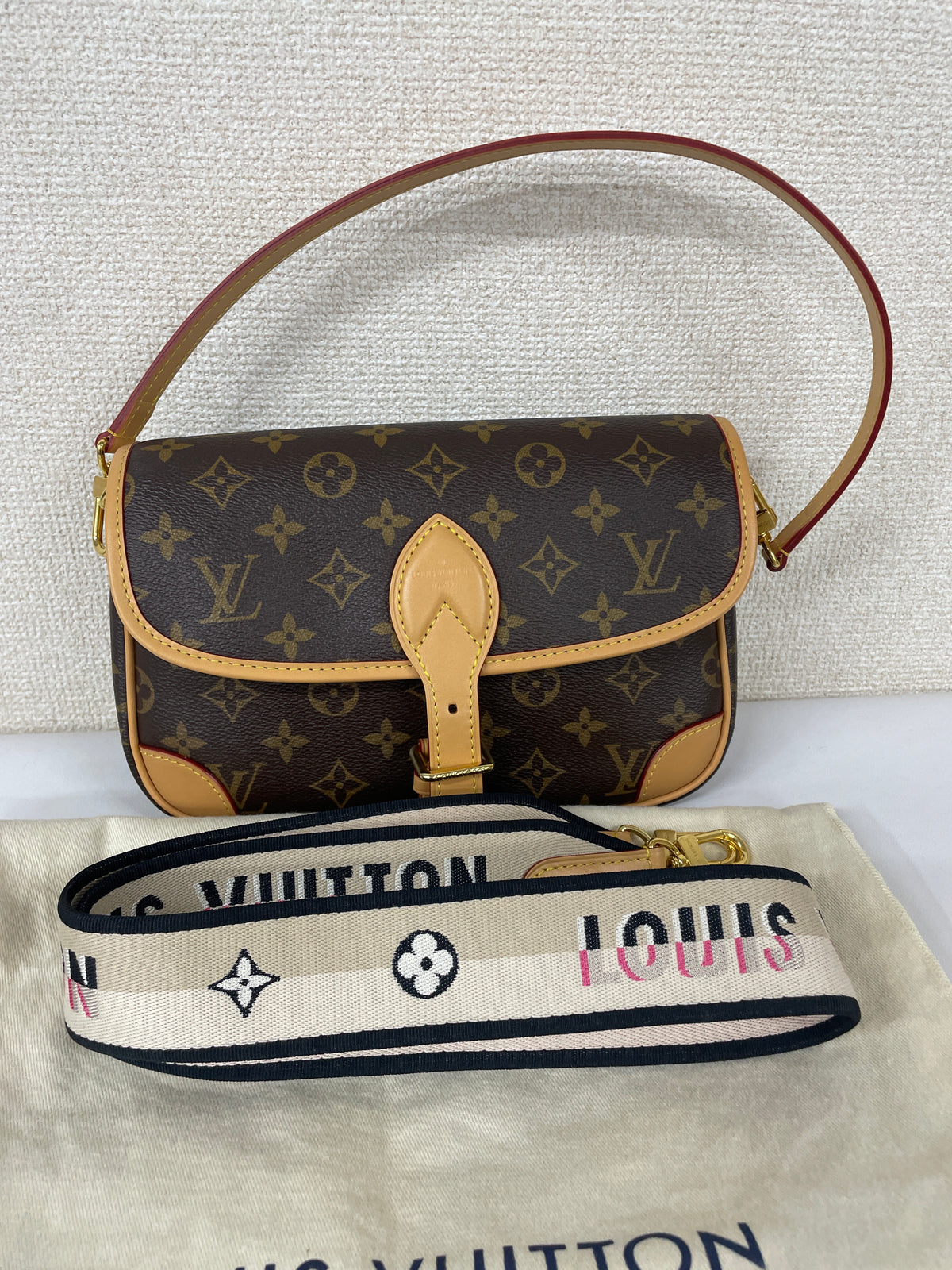 Louis Vuitton Brown Shoulder Bags B-18417