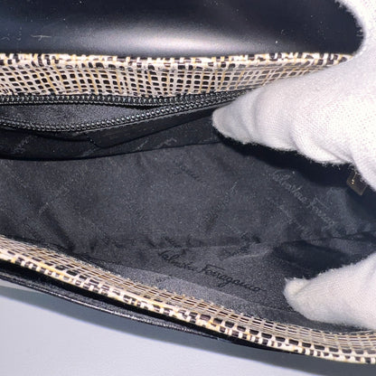 Ferragamo Black Shoulder Bags A-16433