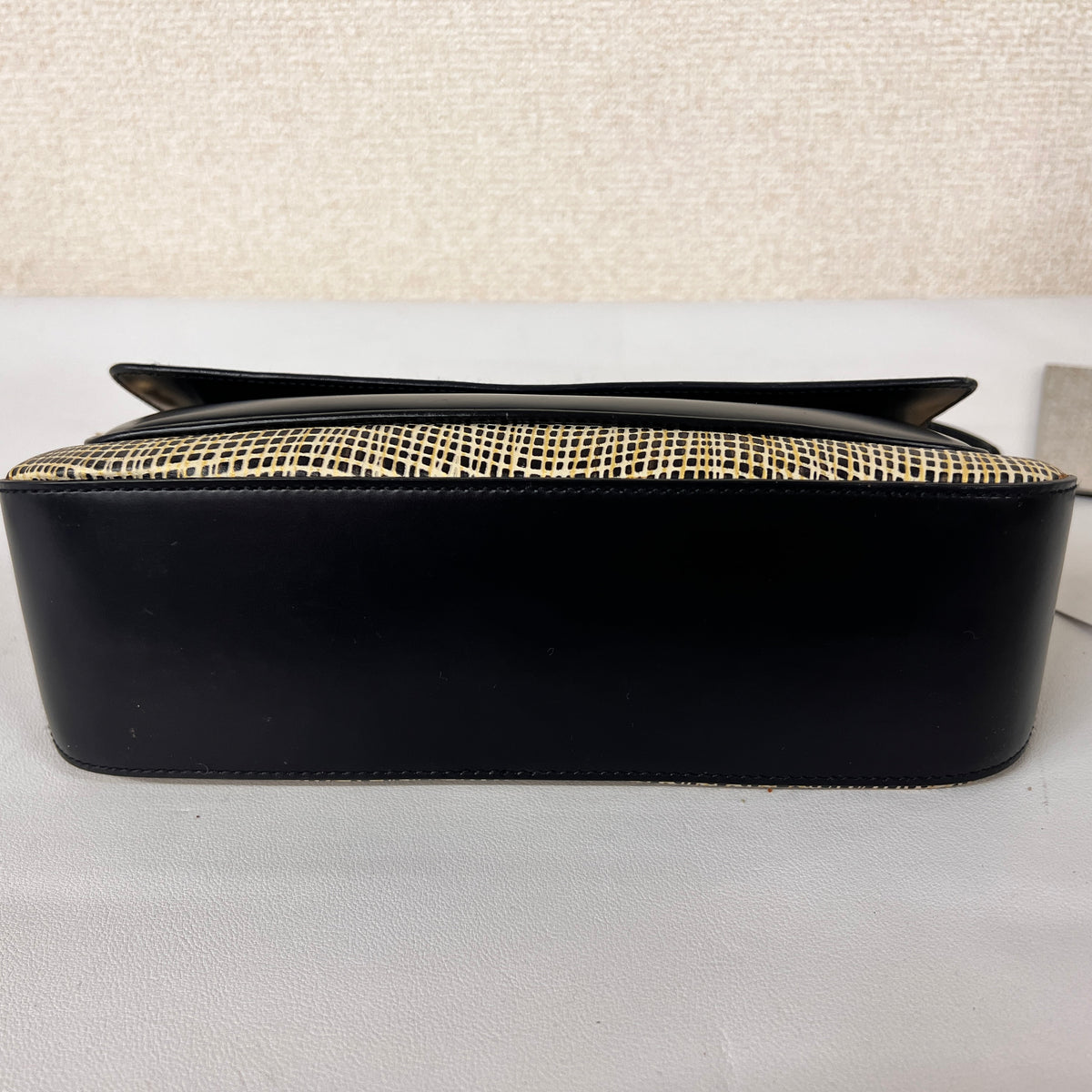 Ferragamo Black Shoulder Bags A-16433
