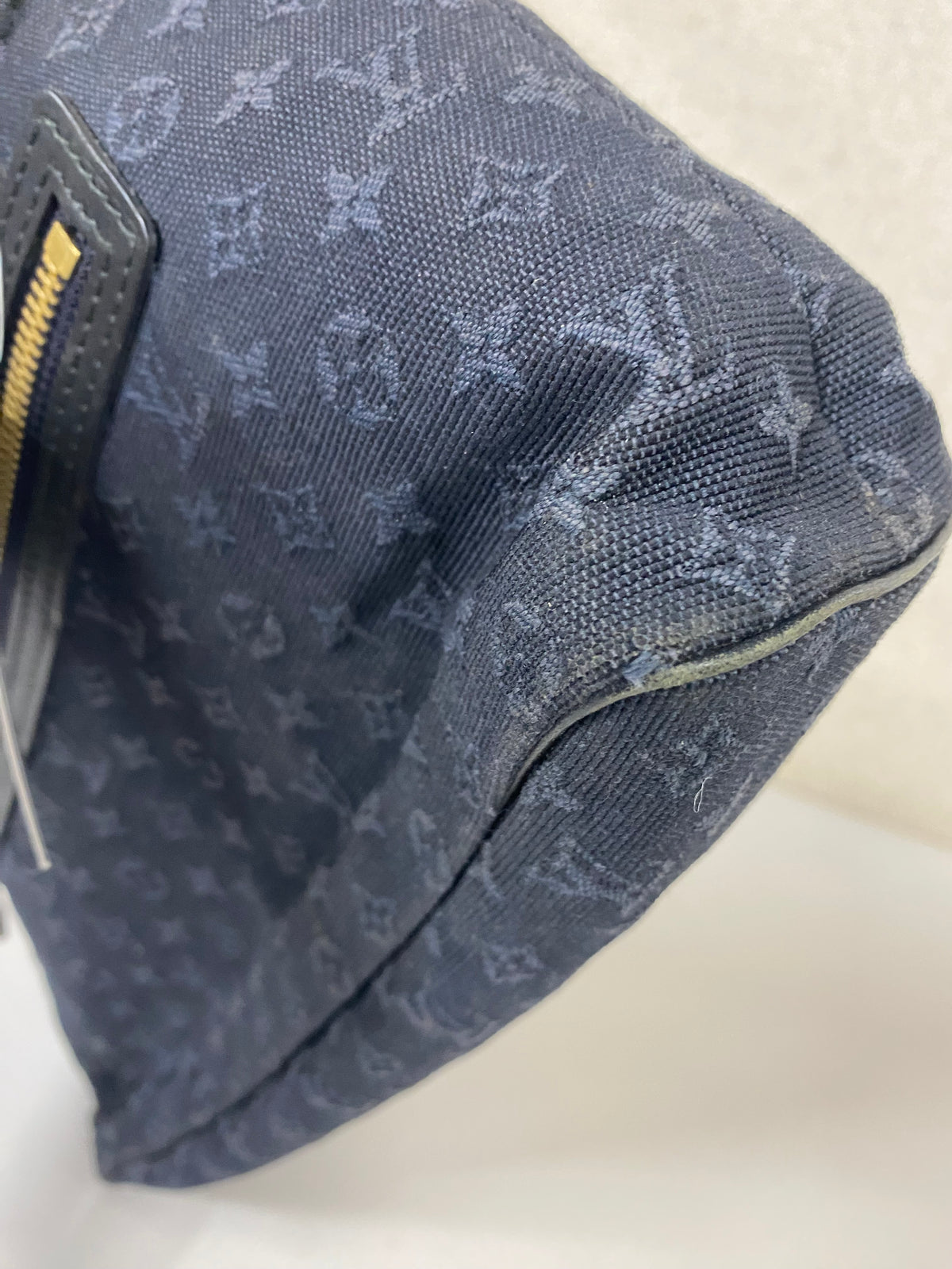 Louis Vuitton Navy Shoulder Bags A-17787