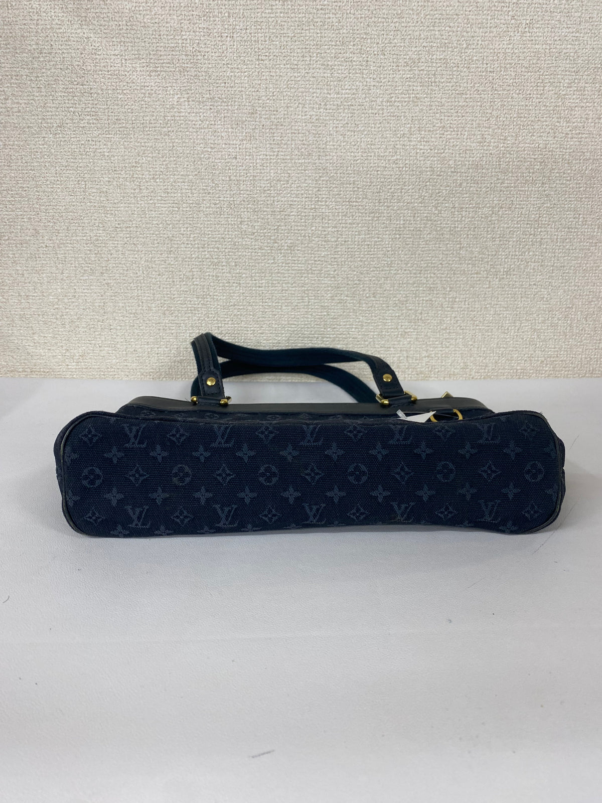 Louis Vuitton Navy Shoulder Bags A-17787