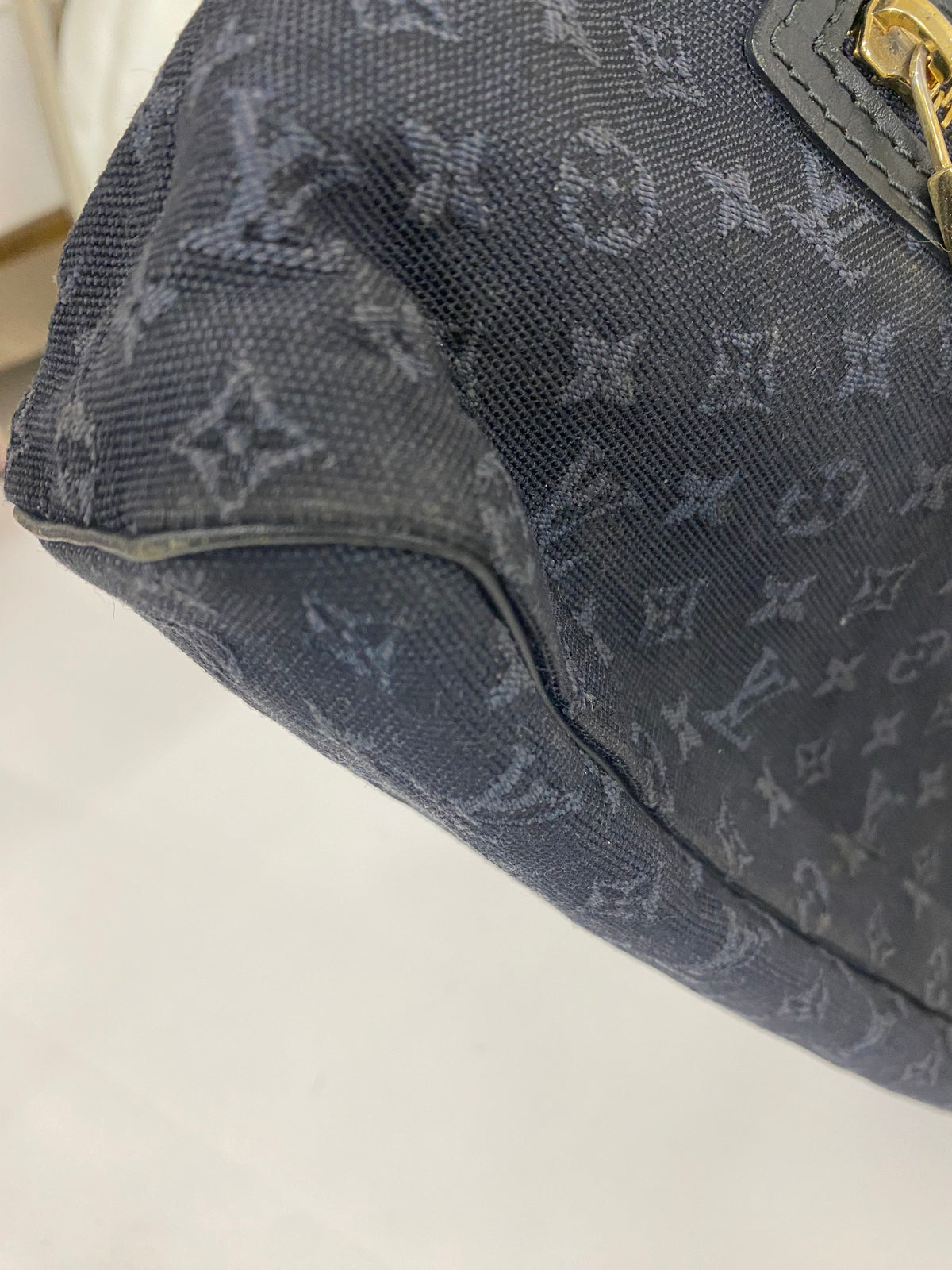 Louis Vuitton Navy Shoulder Bags A-17787