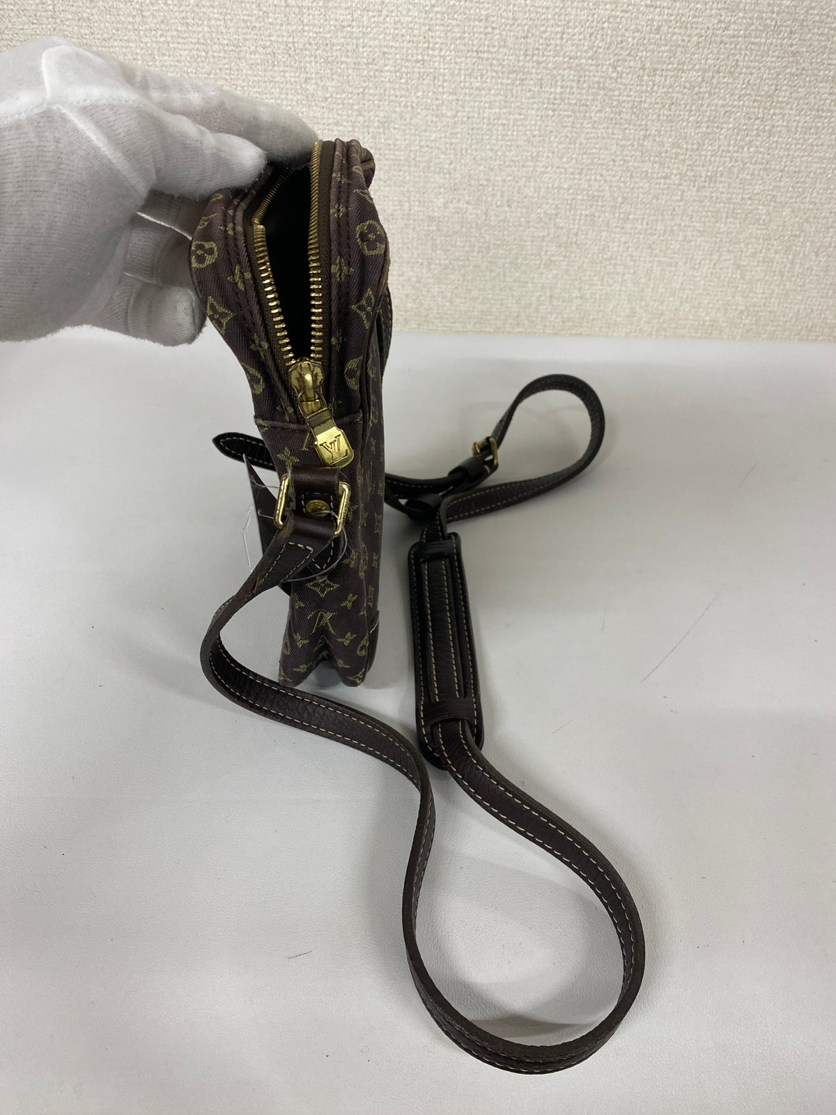 Louis Vuitton Brown Shoulder Bags A-16798