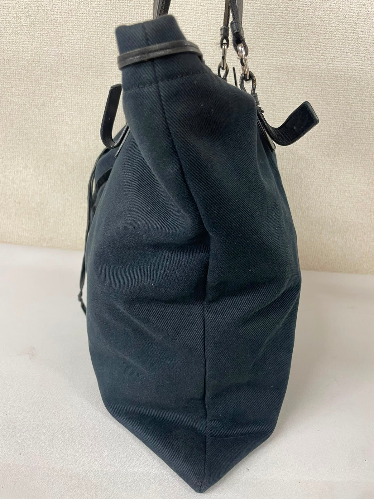 Saint Laurent Black Tote Bags A-16454